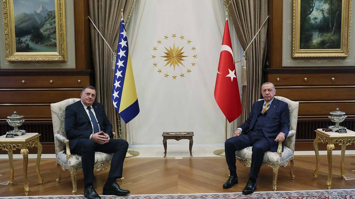 Cumhurbaşkanı Milorad Dodik ile bir araya geldi