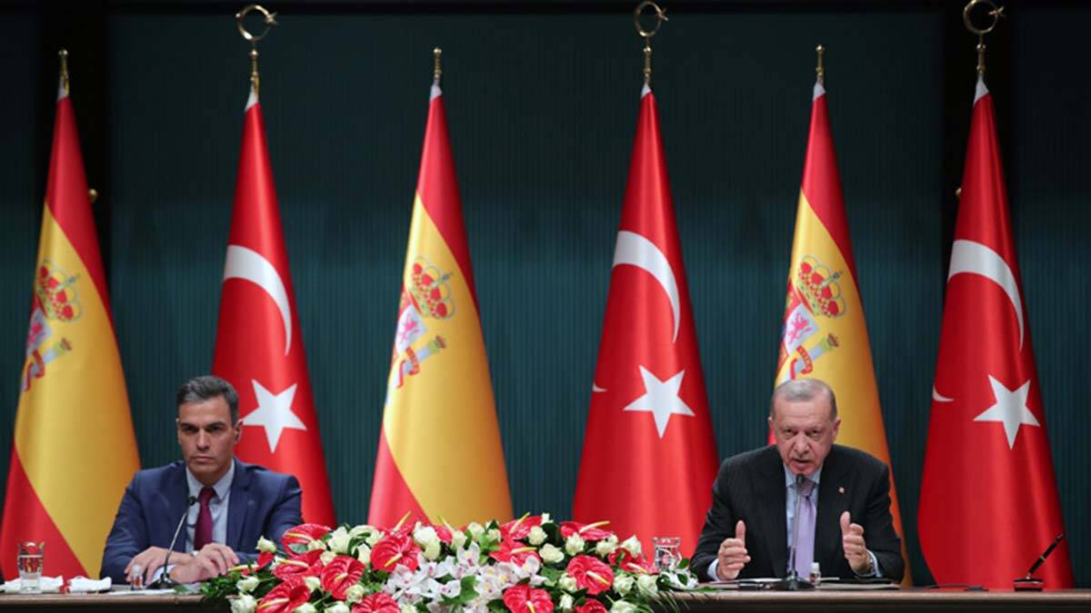 " Savunma sanayinde birlikte yapabileceğimiz çok şeyler var İHA-SİHA-Akıncı gibi bu konularda da birçok adımları atabilme şansımız var"