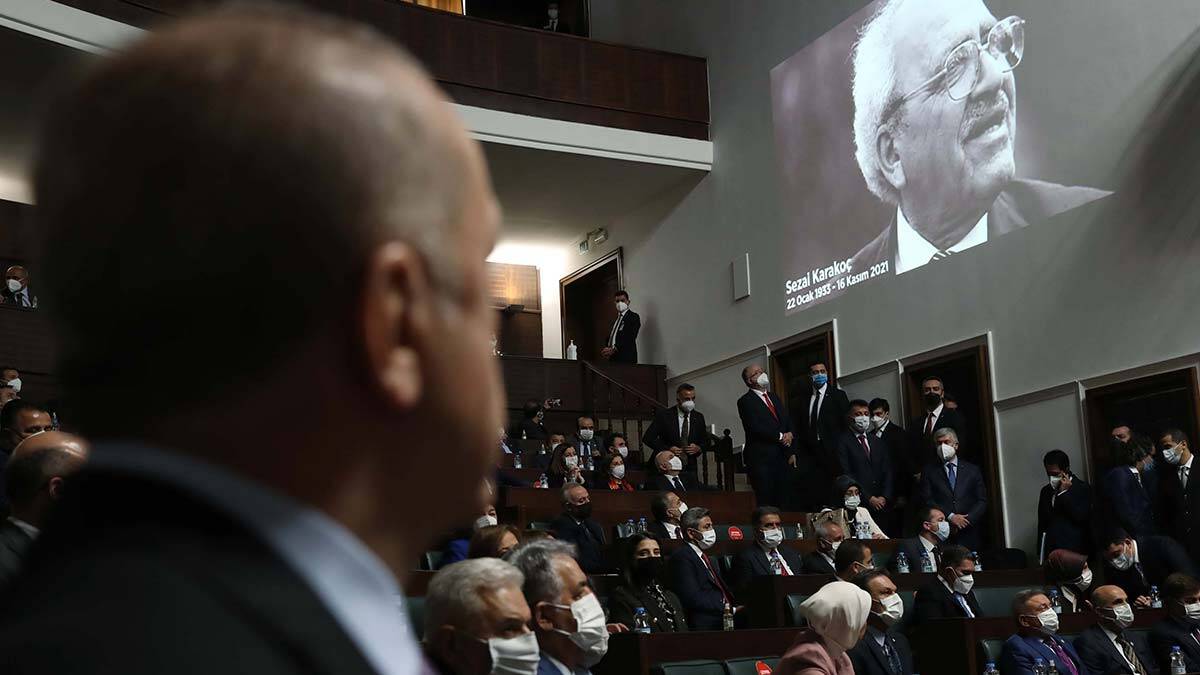 Sezai Karakoç'u Mona Roza'sız anmak olmaz' diyerek Mona Roza şiirini okudu