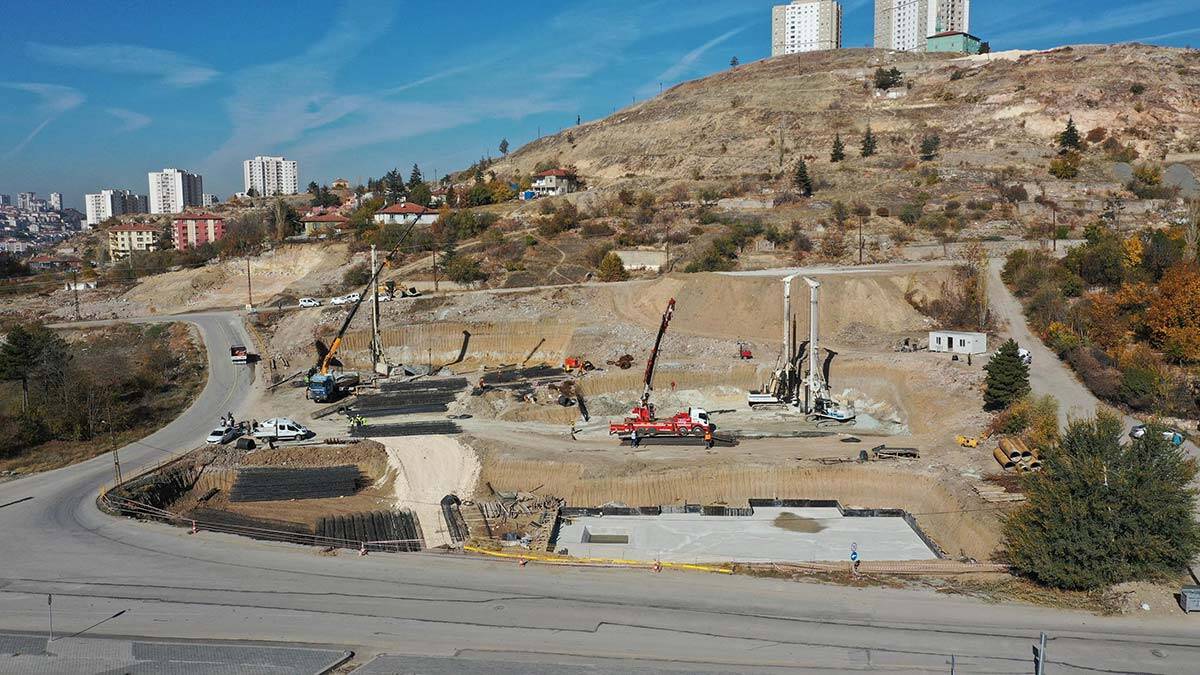 Büyükşehir Belediye Başkanı Mansur Yavaş tarafından 30 Ağustos Zafer Bayramı öncesinde toplu açılış töreni ile inşaatının başlatıldığı Mamak Kentsel Dönüşüm alanında çalışmalar hızlandırıldı.