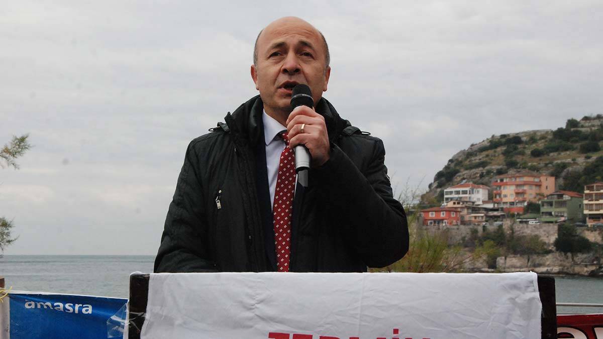 " 2 bin 2 davacı ile Amasra esnafının tüm gün kepenk kapattığı yağmur altında yaptığı yürüyüşlerle aslında Türkiye tarihine geçtik"