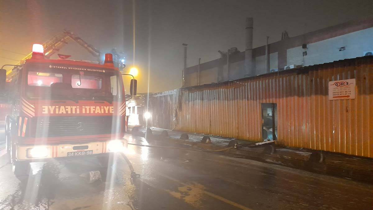 Demir tel üretim fabrikasında yangın