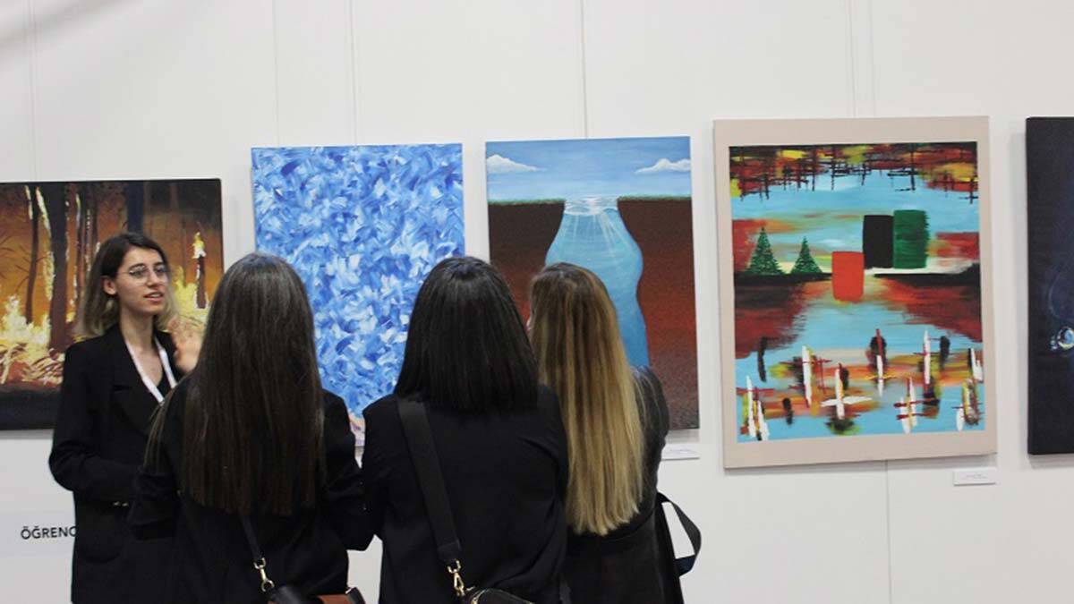  Üniversitenin çok değerli yaklaşık bin eserden oluşan koleksiyonu var 