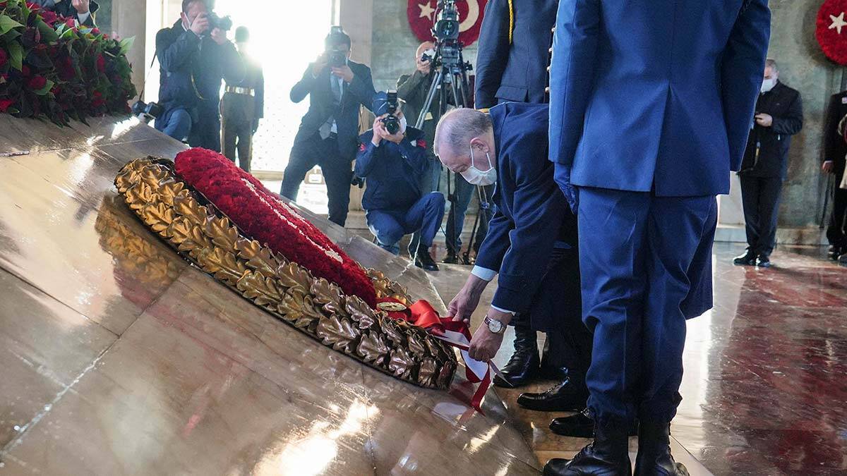 " "Aziz Atatürk, zat-ı alinizi vefatınızın 83'üncü seneyi devriyesinde bir kez daha rahmetle yad ediyoruz."