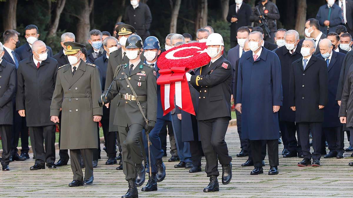 Devlet erkanı Ata'nın huzurunda