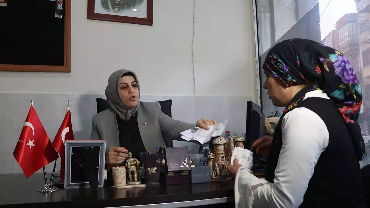 Diyarbakır'da tek kadın muhtar 40 kızı kurtardı
