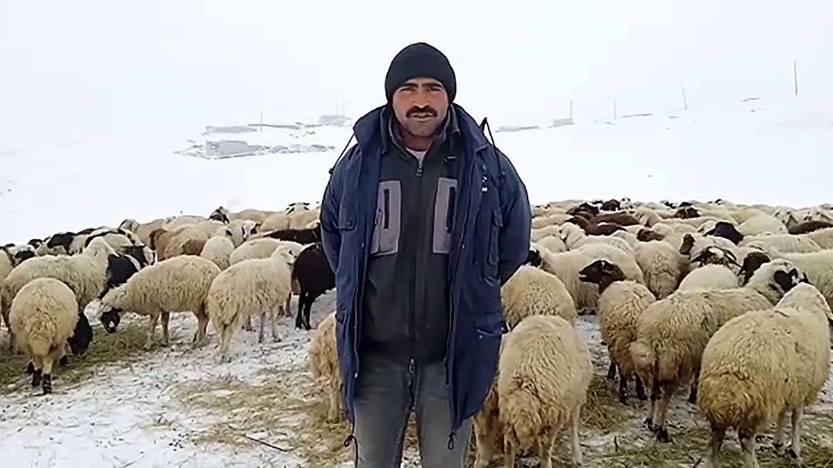 " Her yıl olduğu gibi bu yıl da kar yağışına kadar burada bekleyip hayvanlarımıza baktık"