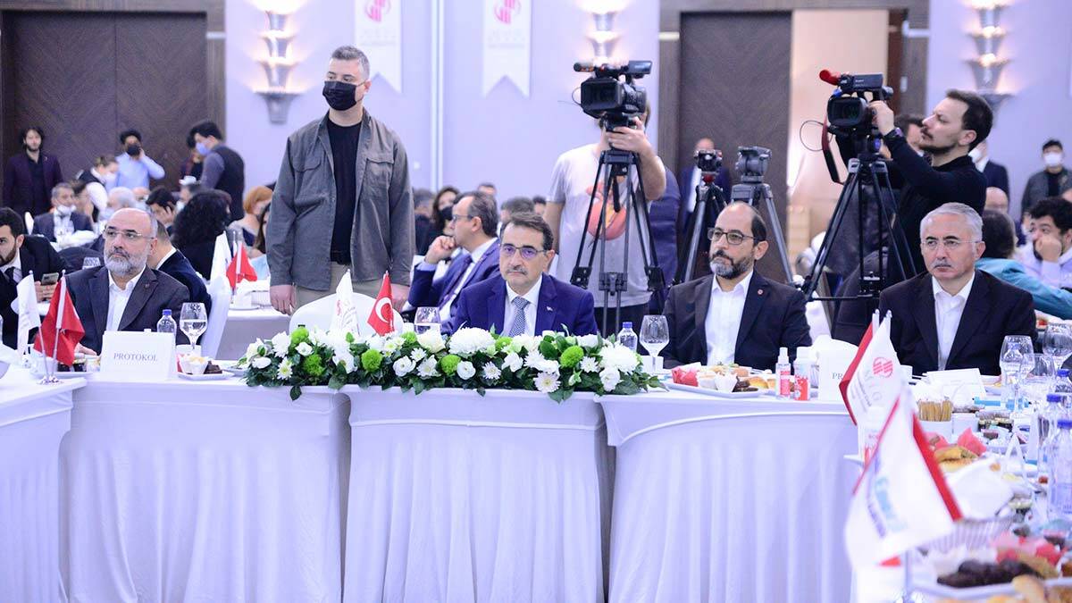 " Yenilenebilir enerjideki kurulu gücümüz 52 bin megavatın üzerinde"