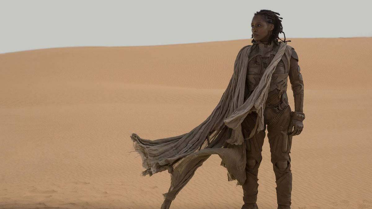 Film romandan esinlenerek 1984 ve 2021 yıllarında senaryolaştırılmış. Özellikle izlemeyenler için fazla detay vermeyeceğim. Senaryosu ve bazı verdiği mesajlar bakımından ele alacağım.
Öncelikle bu film, küresel ısınma sonucu Dünya’nın nasıl bir hal alacağı konusunda bize önemli mesajlar veriyor.