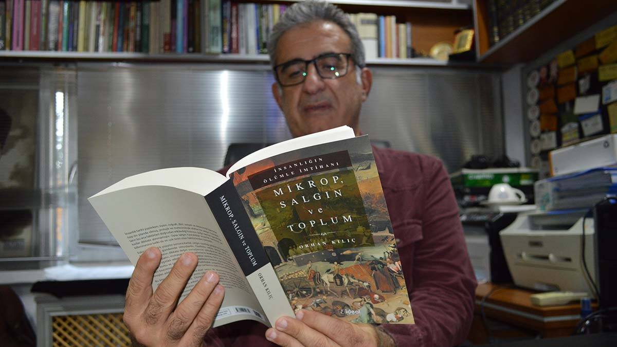 " Salgın hastalıklarla ilgili yayınlarım var, hatta salgın hastalıklarla ilgili ilk kitabımı 2004 yılında yayınladım"