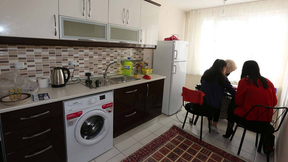 Yurt sorunu yaşayan öğrencilere Yenimahalle şefkati