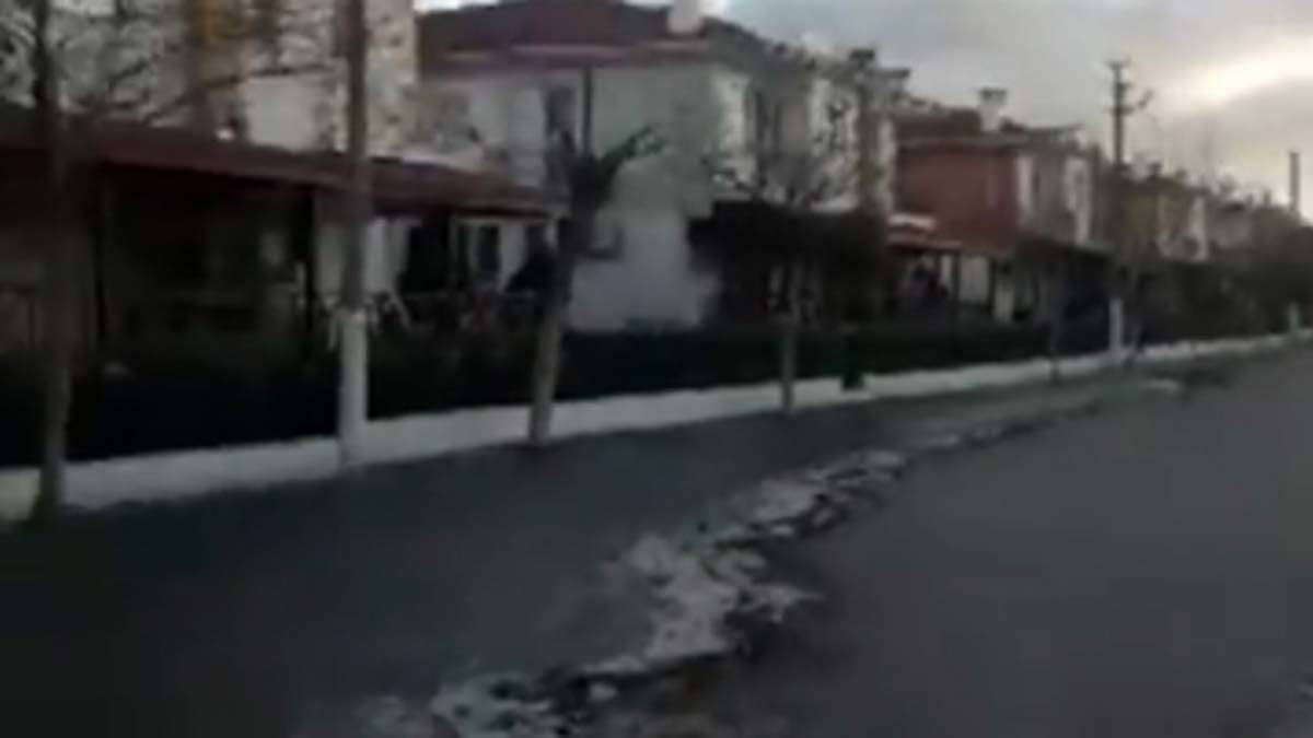 Enez'de deniz taştı ve yolları su bastı Enez'de deniz taştı ve yolları su bastı