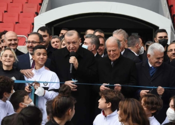 Erdoğan, Alsancak Stadı'nın açılışını gerçekleştirdi