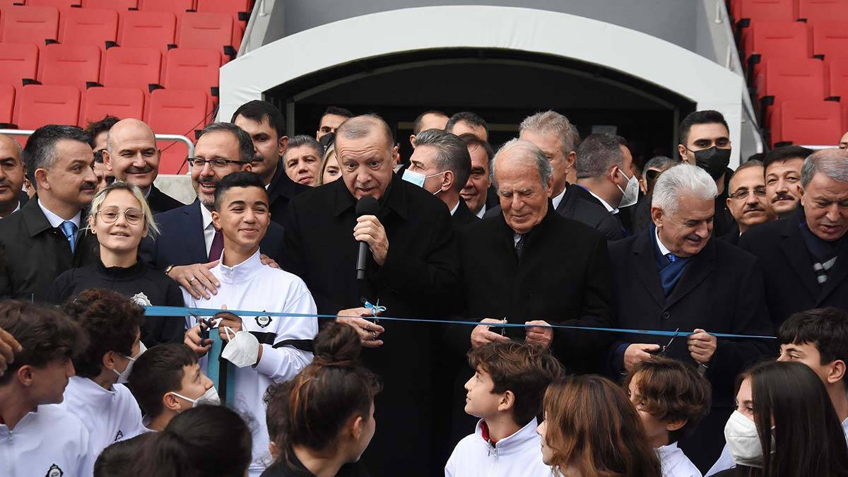 Erdoğan, Alsancak Stadı'nın açılışını gerçekleştirdi