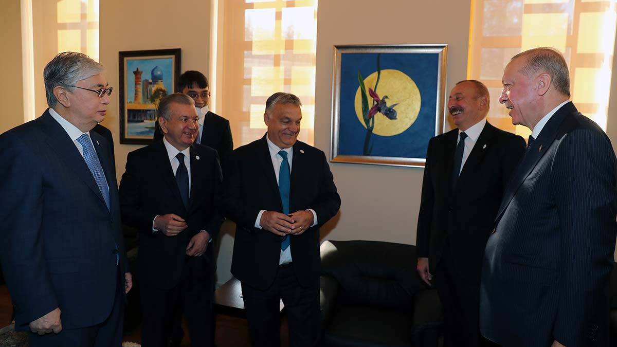 Liderler açılış öncesi, binayı da gezdi.