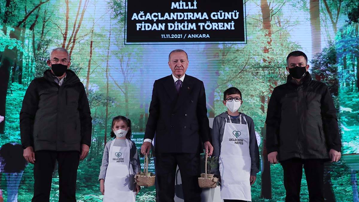 " Hedefimiz 2023 yılı sonuna kadar dikilen fidan sayısını 7 milyara, ülkemizin orman varlığını yüz ölçümümüzün üçte birine ulaştırmaktır."