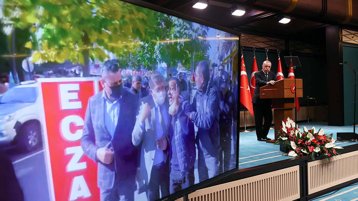 " Partinin grup başkanvekilliğinden veya genel başkan yardımcılığından ayrılması bu iş için bir çıkış yolu değildir "