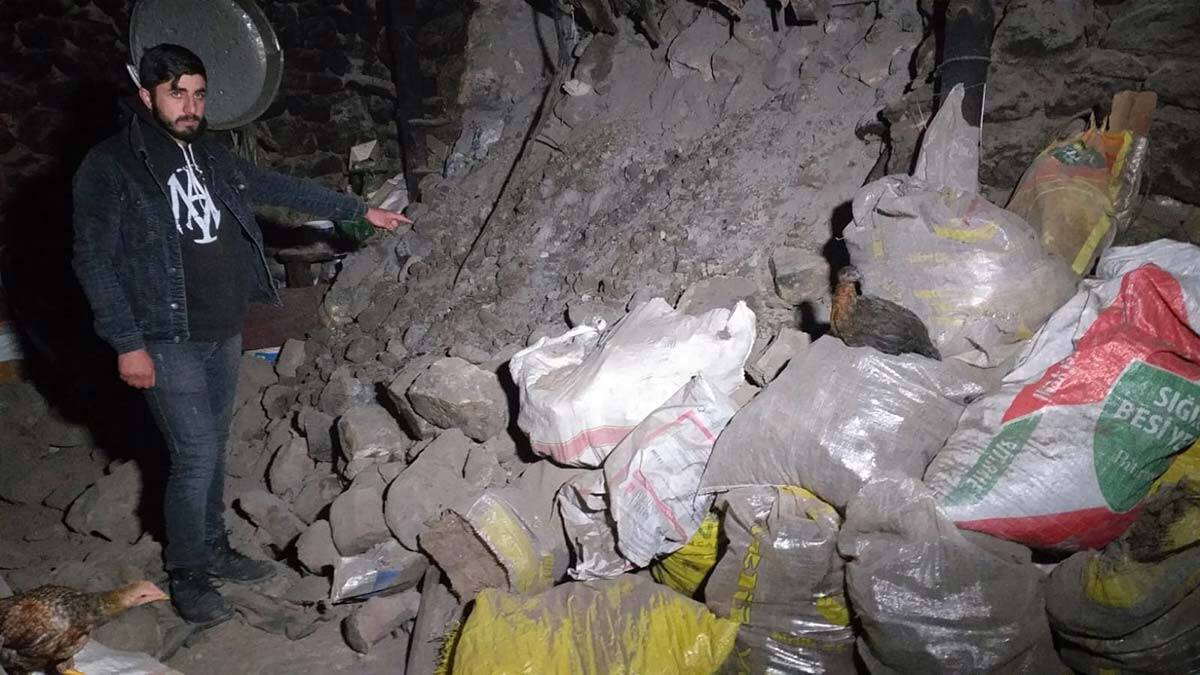 Kayabaşı köyü yolunun heyelan nedeniyle kapalı olduğu öğrenilmiştir, Karayolları ekipleri çalışma başlatmıştır