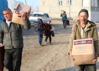 Erzurum'da depremzedelere çadır, soba ve gıda desteği