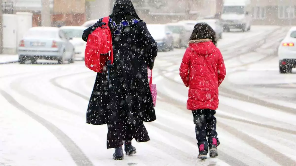 Erzurumda kar yagisi kenti beyaza burudu - yerel haberler - haberton