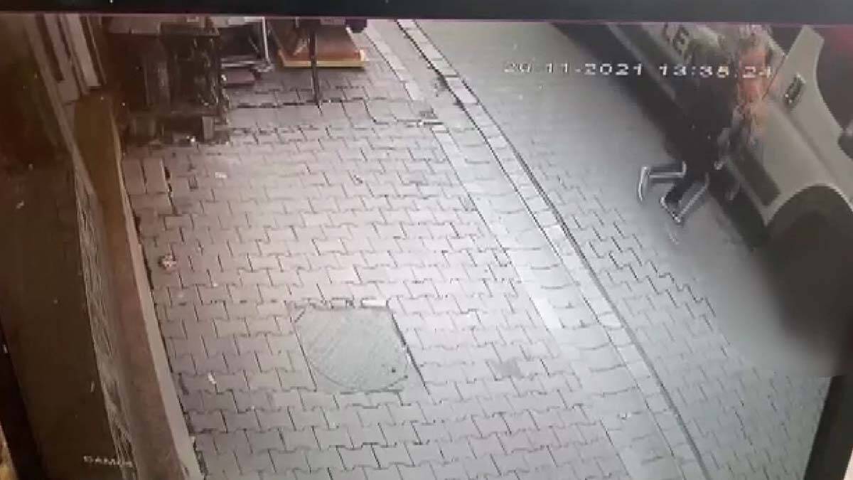 Esenyurt'ta servisin altında kalan çocuk öldü