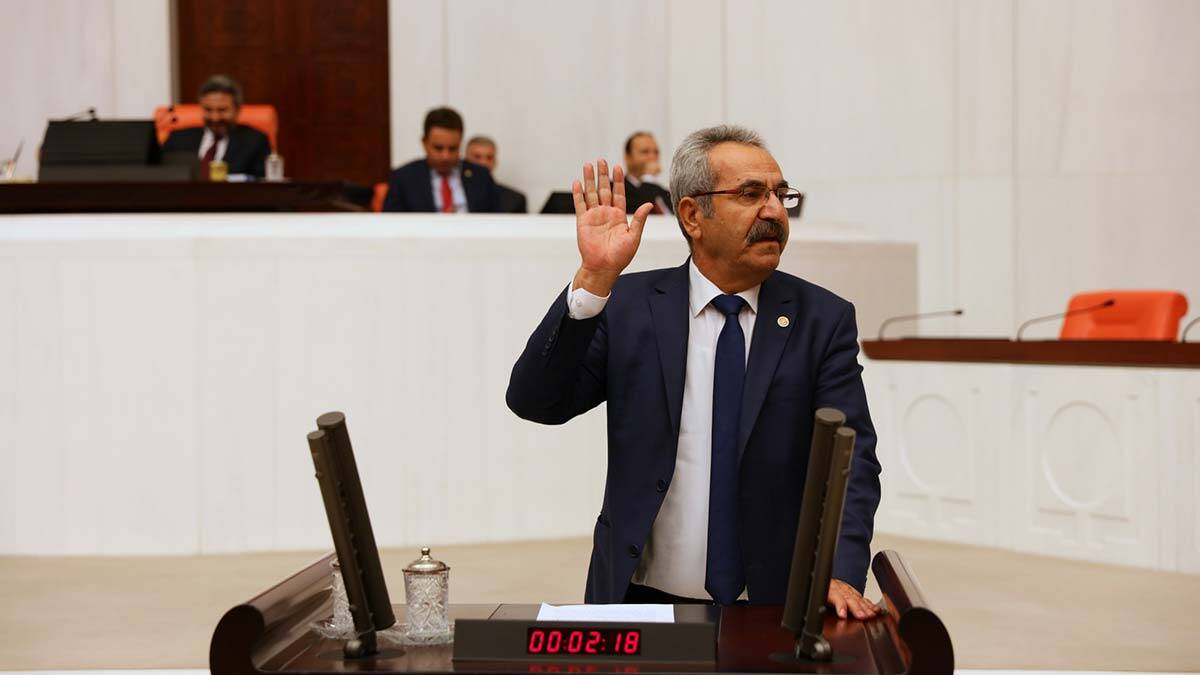 Eski HDP Milletvekili gözaltına alındıEski HDP Milletvekili gözaltına alındı