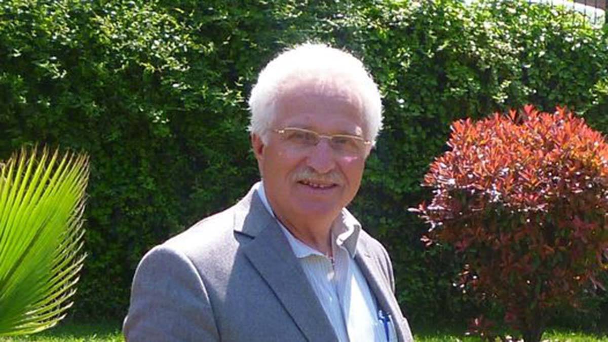 Eski dekan koronavirüsten hayatını kaybetti