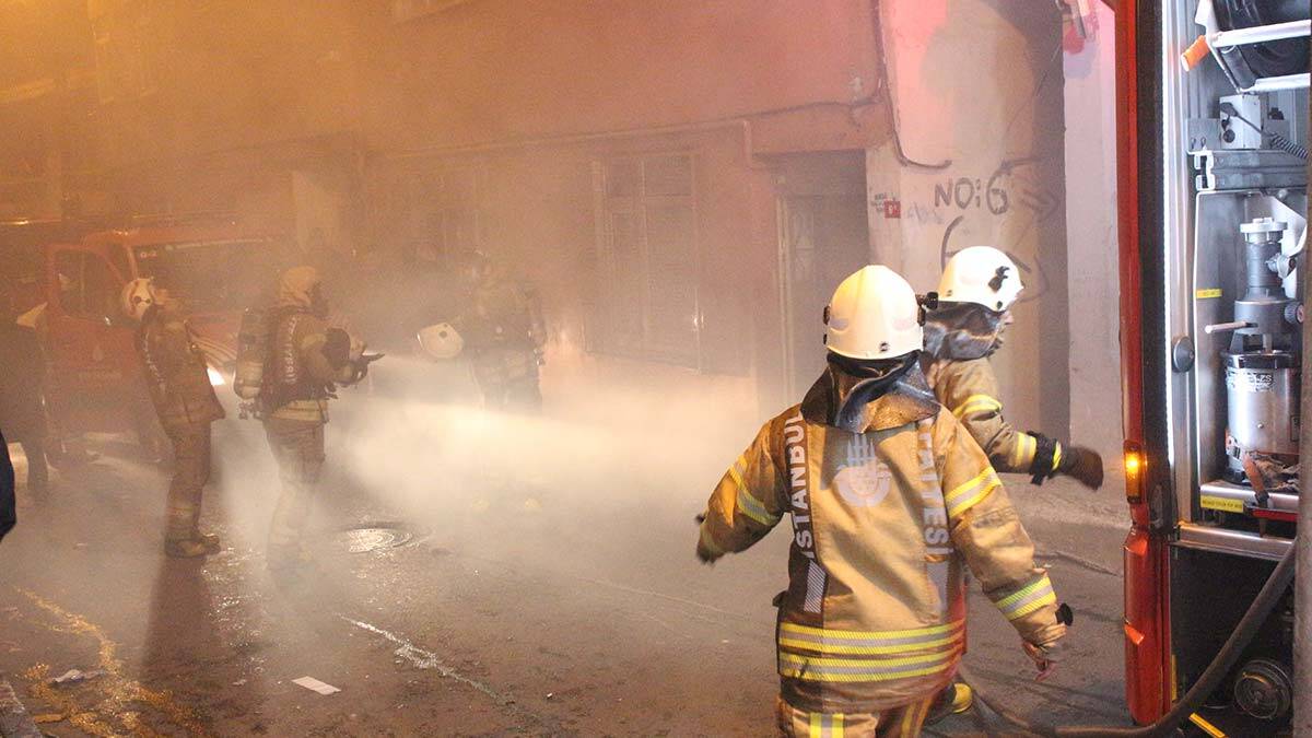 Ev sahibi ile tartışan Suriyeliler evleri ateşe verdi