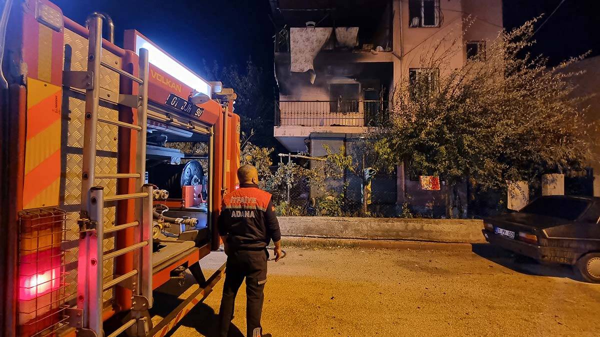 Alevler, kısa sürede evin her yerini sardı