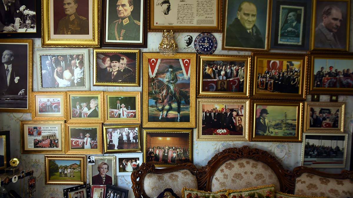 Çırak, babasından gördüğü Atatürk sevgisini evinin her köşesine yayarak adeta Atatürk Müzesi kurdu