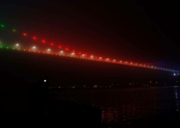 FSM Köprüsü Azerbaycan bayrağı renkleri ile ışıklandırıldı