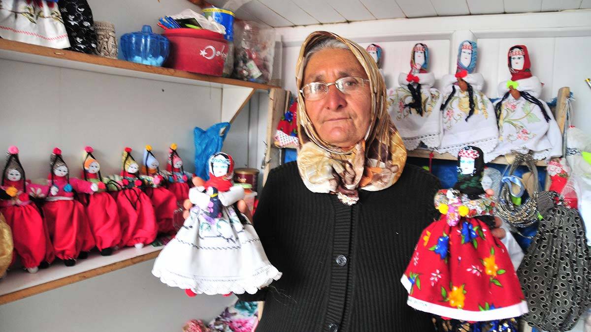 " Bez bebekler büyüklüklerine göre 5-35 TL arasında satılıyor "