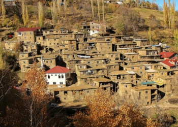 Gayda köyünün taş evleri ziyaretçilerini ağırlıyor
