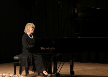 Kışta Baharda konserleri Gülsin Onay'la başladı