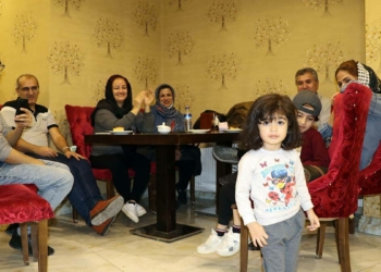 Gümrük kapısı açıldı; İranlı turistler Van'da