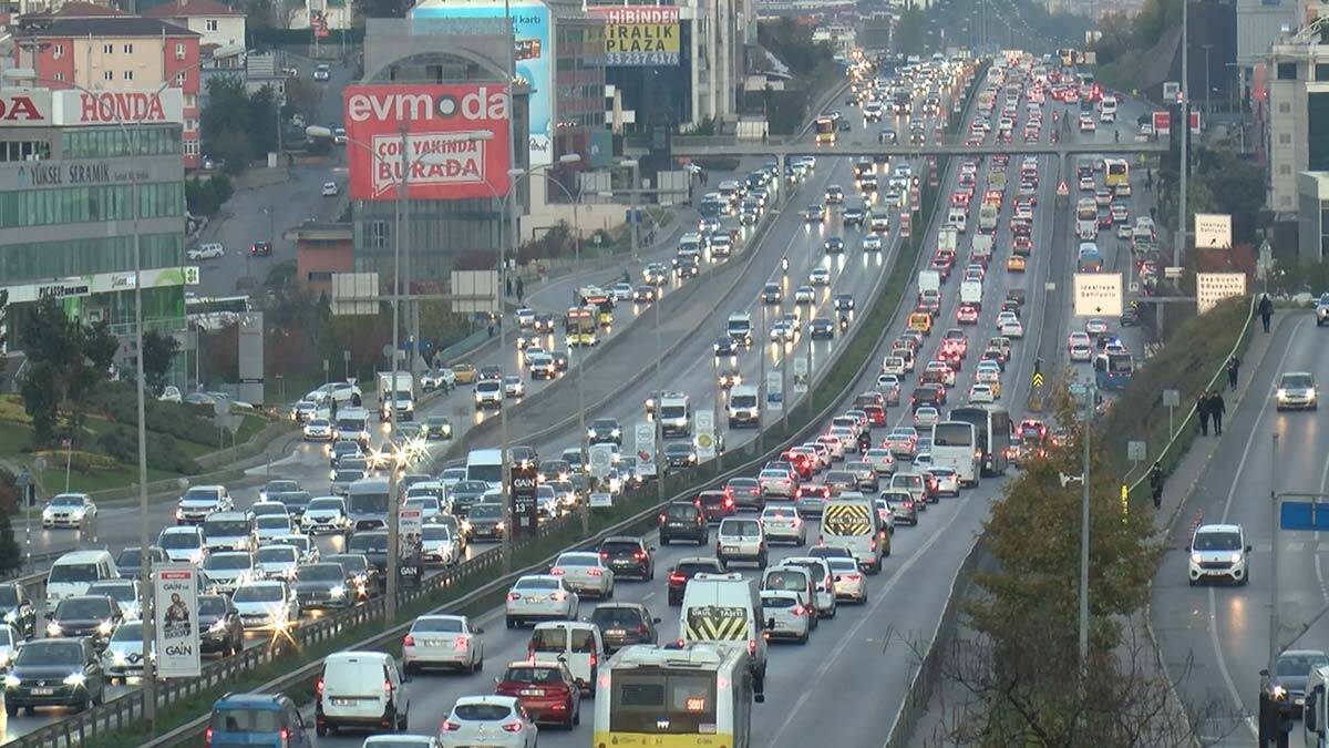 Haftanın ilk iş gününde İstanbul'da trafik yoğunluğu