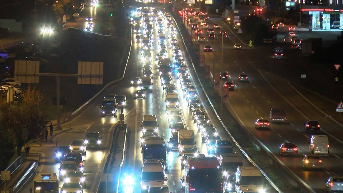 Haftanın ilk iş gününde trafik yoğunluğu yüzde 57