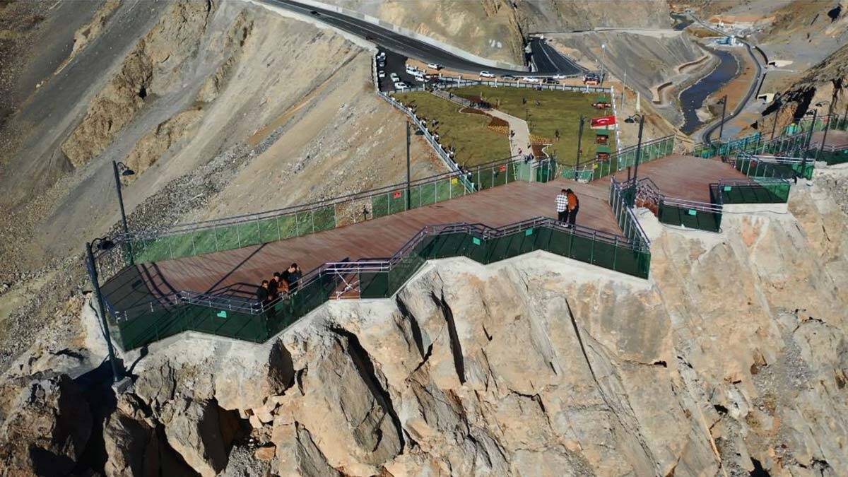 Hakkari'de Zap Vadisi'nde Seyir Tepesi kuruldu