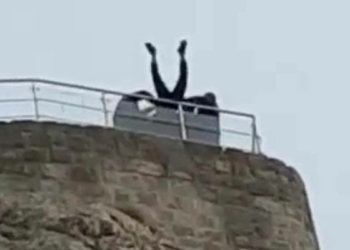 Harput Kalesi'nden atlamak isteyen kişi kurtarıldı
