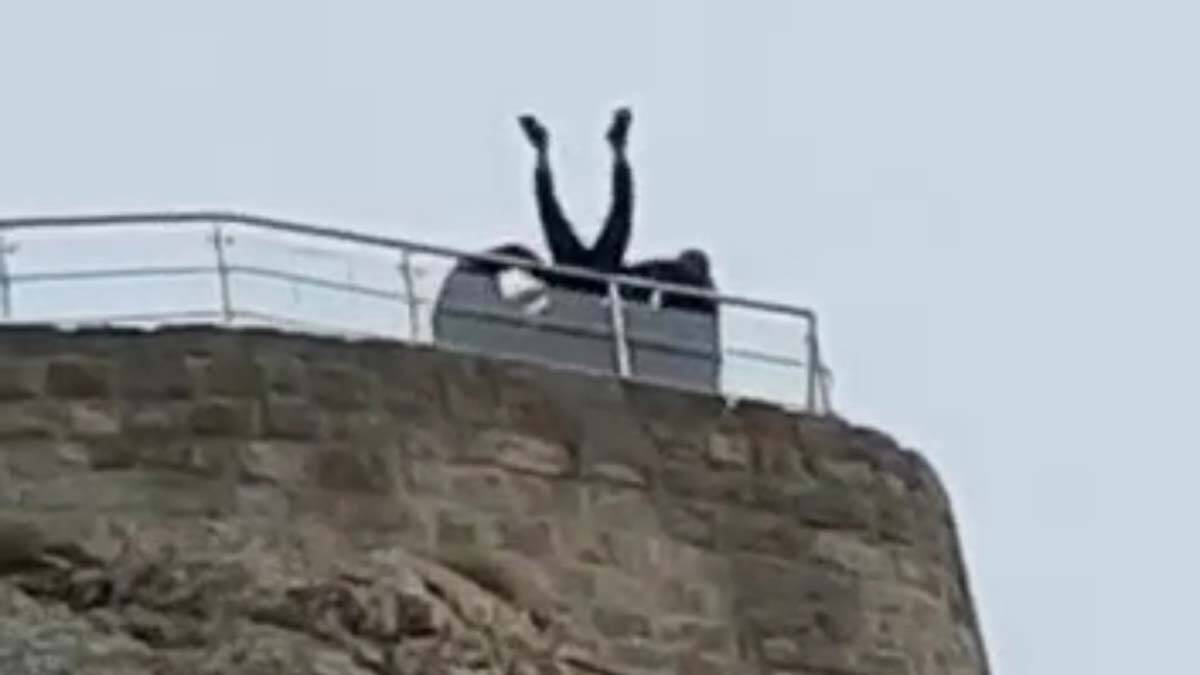 Harput Kalesi'nden atlamak isteyen kişi kurtarıldı