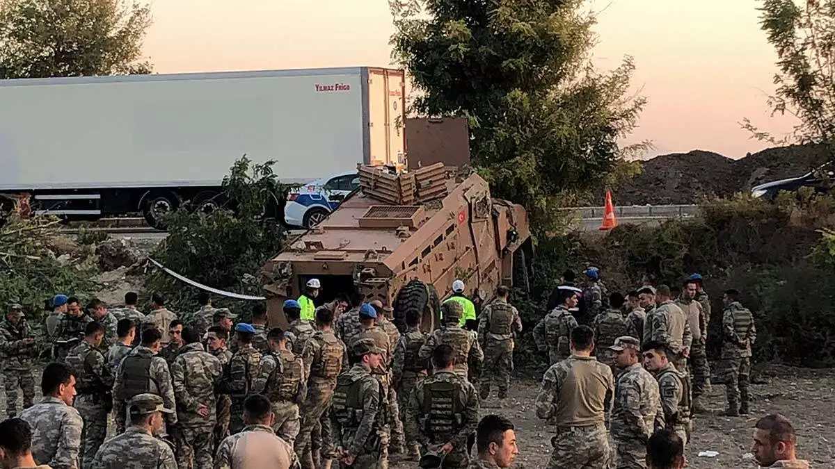 Hatay'da zırhlı askeri araç devrildi: 5 asker yaralı