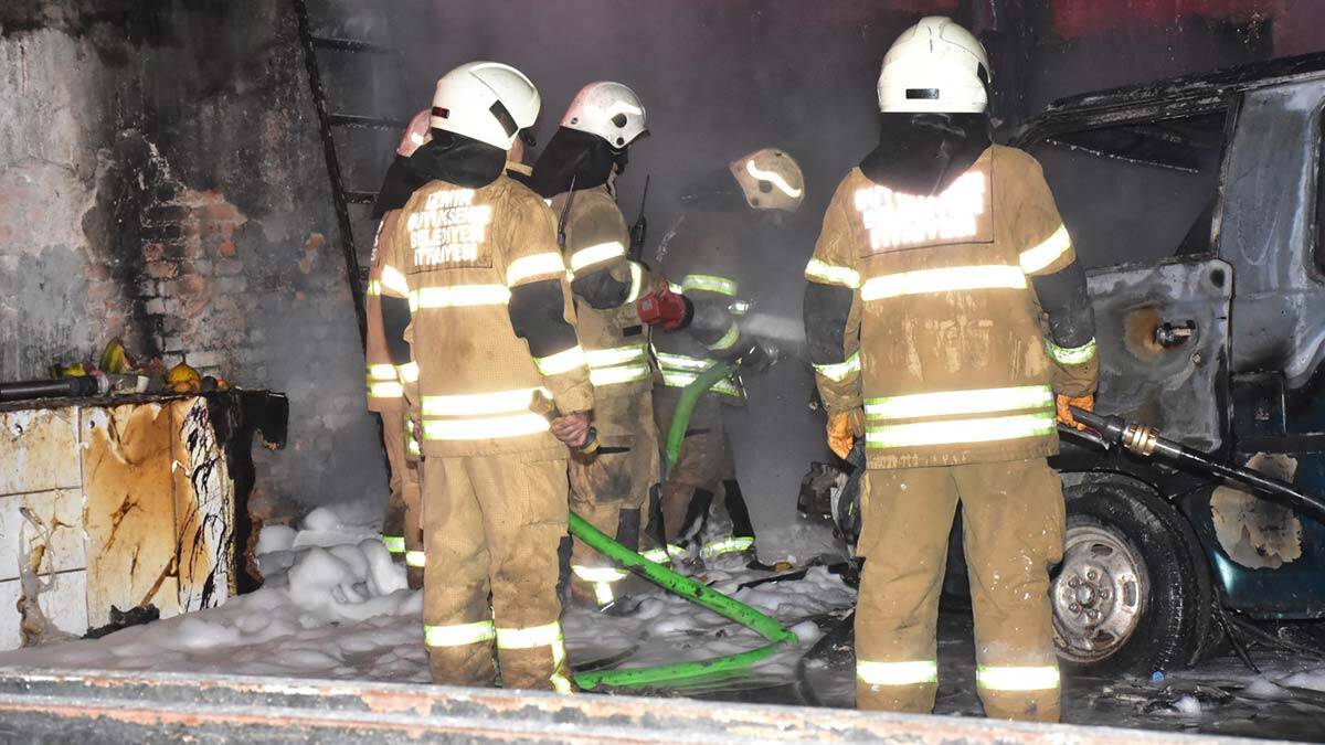 Hurda deposu ateşe verildi; sahibi hayatını kaybetti