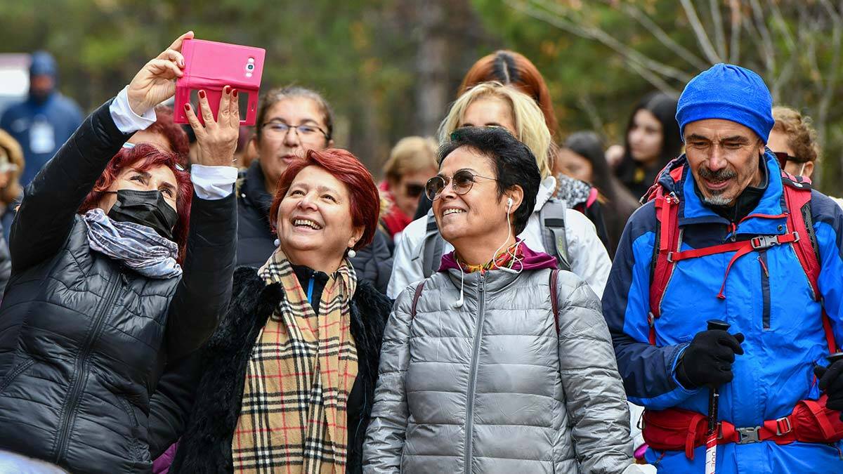 Kadın muhtarlar şiddete karşı yürüdü