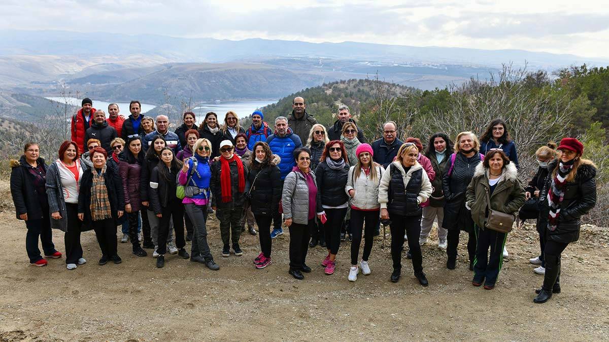 Kadın muhtarlar şiddete karşı yürüdü