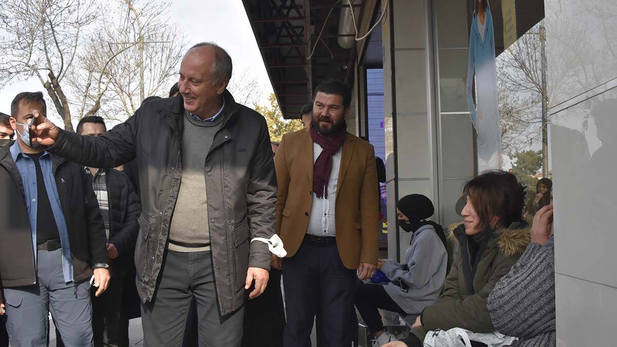 "Çocuklara kendini zorla dinlettirmek öğretmenlik değildir"