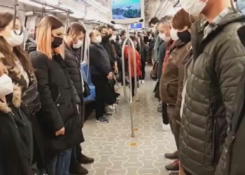 İstanbul'da metroda 09:05'te saygı duruşu