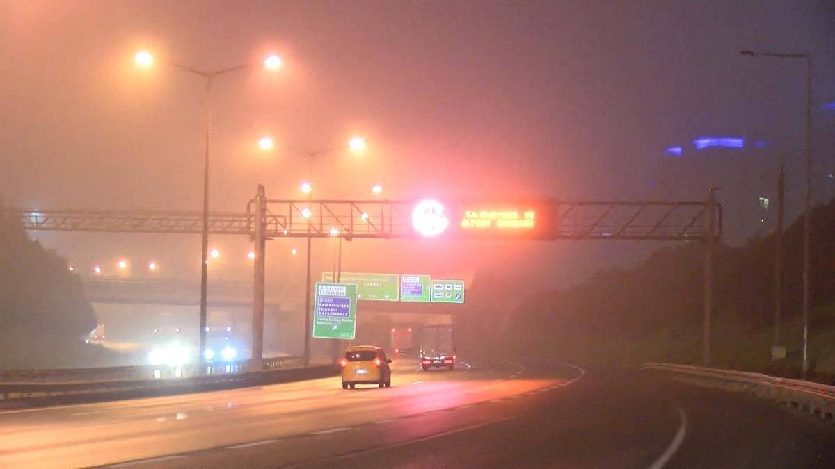 İstanbul'da sis görüş mesafesini düşürdü