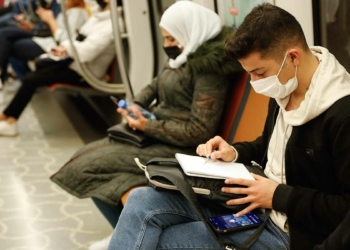 İstanbul'da toplu ulaşım araçlarında karakalem