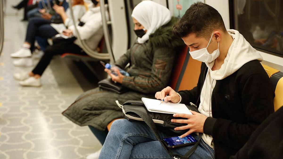 İstanbul'da toplu ulaşım araçlarında karakalem