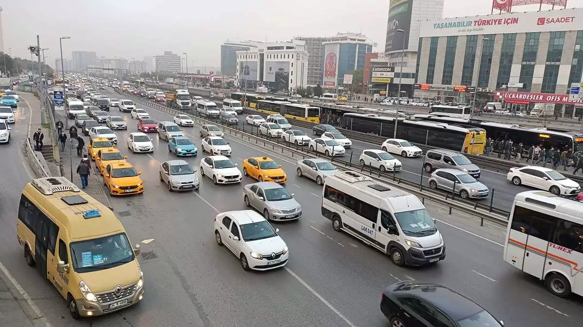 İstanbul'da trafik yoğunluğu yüzde 63